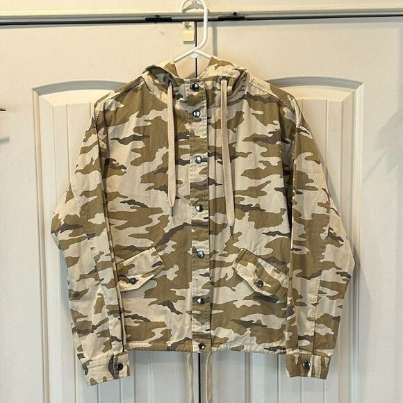 Forever 21 Jackets & Blazers - Women's Forever 21Lightweight Brown and Tan Desert Camo Hooded Jacket Size S